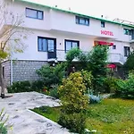 Lill Maison & Club Szálloda 3*